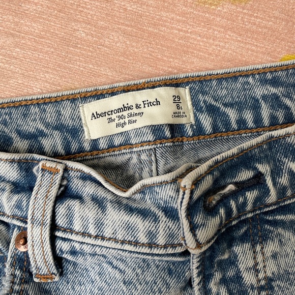 Distressed jeans - Picture 4 of 4